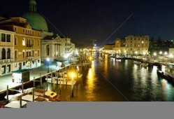 威尼斯夜色：在城市的夜晚中探索浪漫与危险